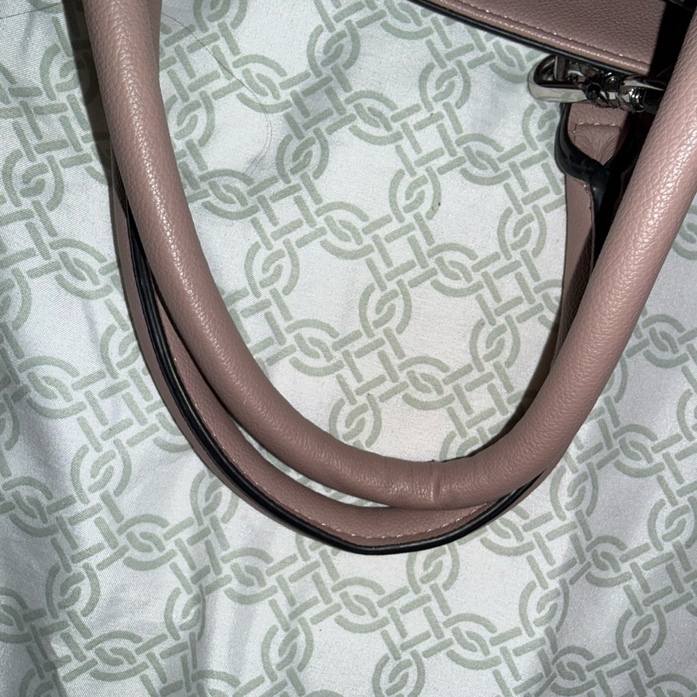 💕Final price 💕Guess Blush Pink Monogram Tote with removable strap & silver - Picture 13 of 16